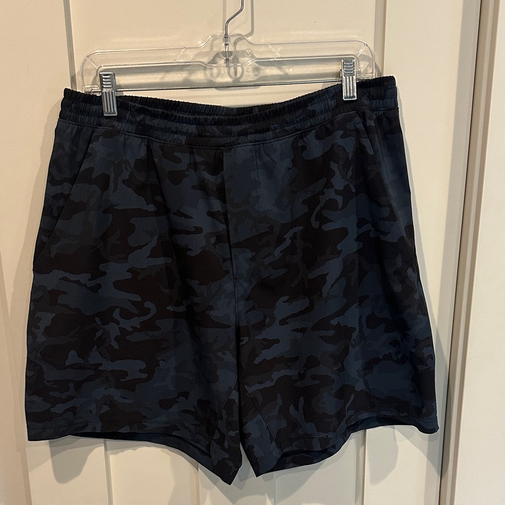Lululemon Men's Camo Shorts - Black
